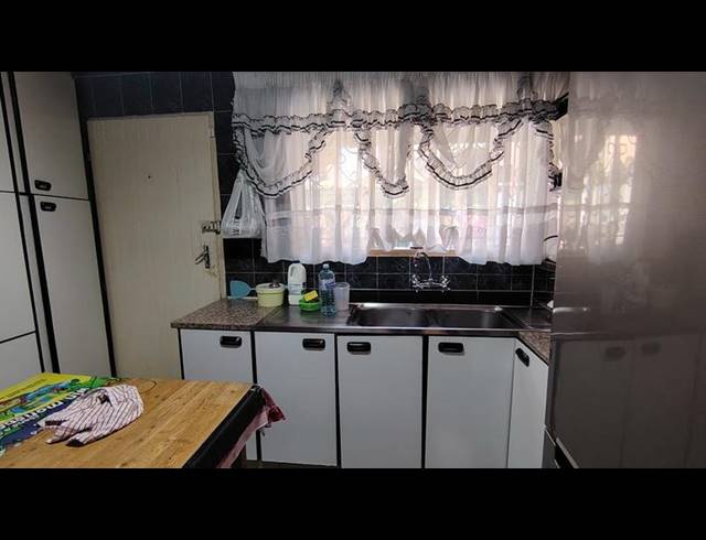 3 BEDROOM HOUSE FOR SALE IN WHETSTONE